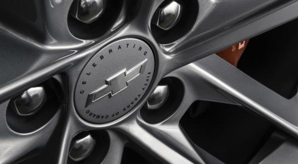 Компания Chevrolet показала юбилейную версию Camaro (ФОТО)