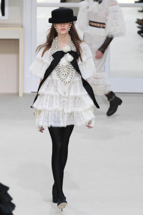 Сплошной жемчуг. Как проходил показ коллекции Chanel (ФОТО)