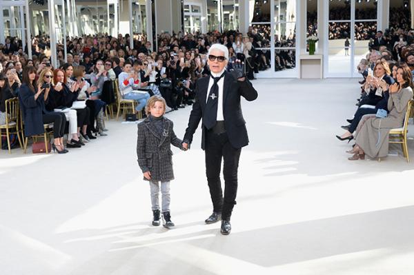 Сплошной жемчуг. Как проходил показ коллекции Chanel (ФОТО)