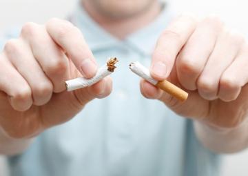 Упреки близких не помогают людям бросить курить, - ученые