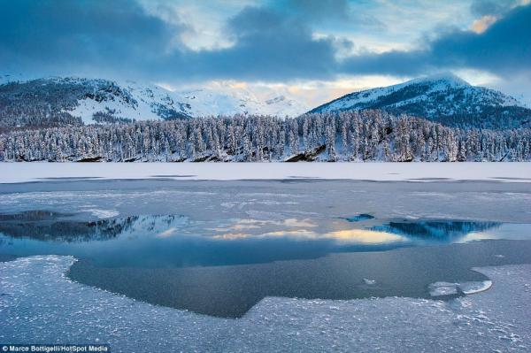 Рукотворная достопримечательность Швейцарских Альп: самая красивая железная дорога Европы (ФОТО)