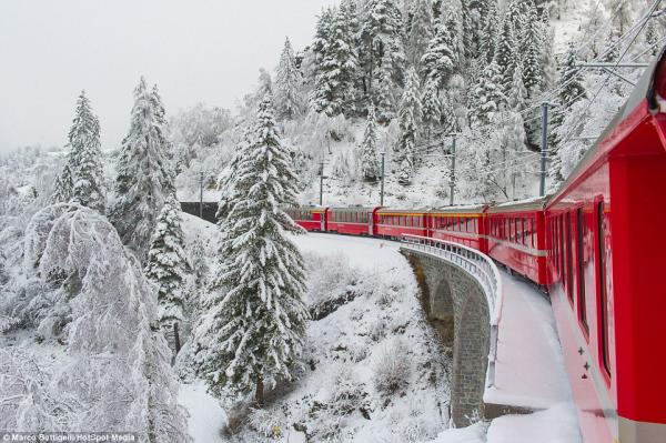 Рукотворная достопримечательность Швейцарских Альп: самая красивая железная дорога Европы (ФОТО)