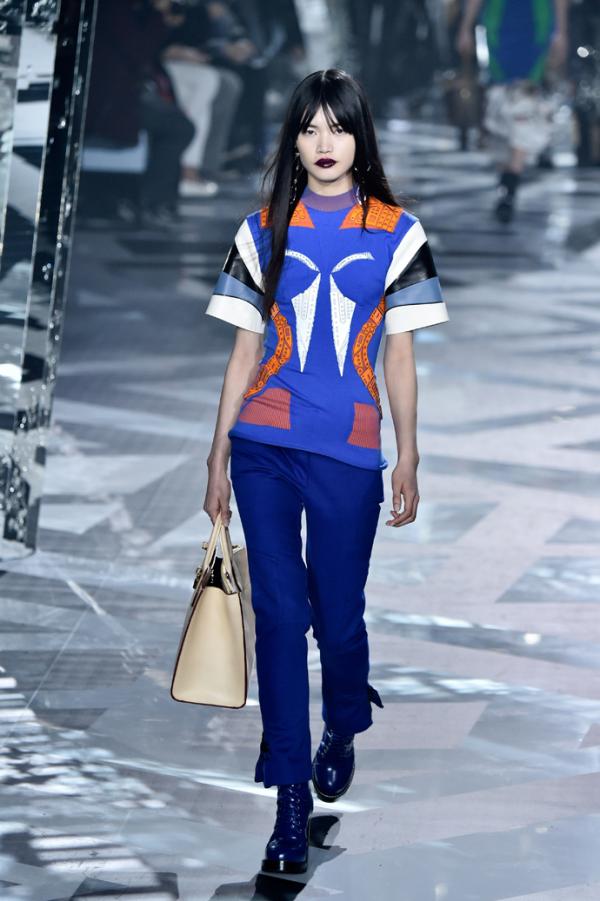 Футуризм в моде. Как проходил показ коллекции Louis Vuitton (ФОТО)