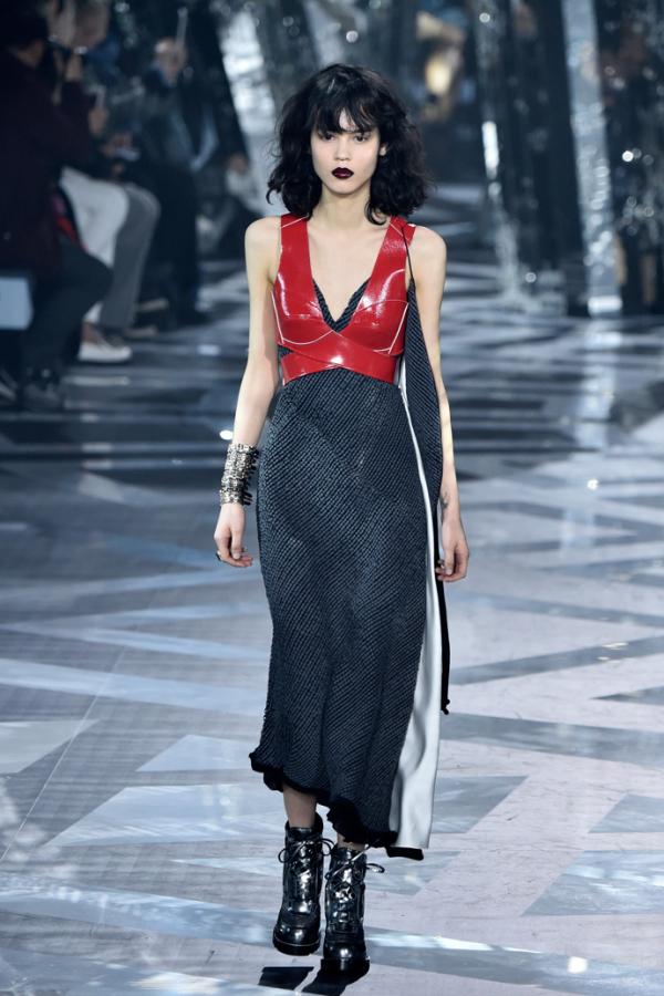 Футуризм в моде. Как проходил показ коллекции Louis Vuitton (ФОТО)