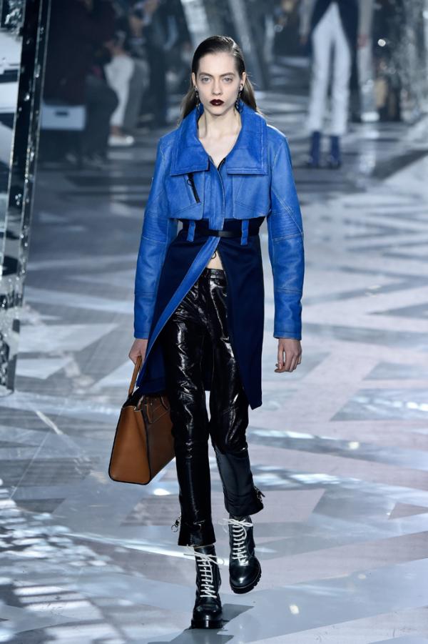 Футуризм в моде. Как проходил показ коллекции Louis Vuitton (ФОТО)