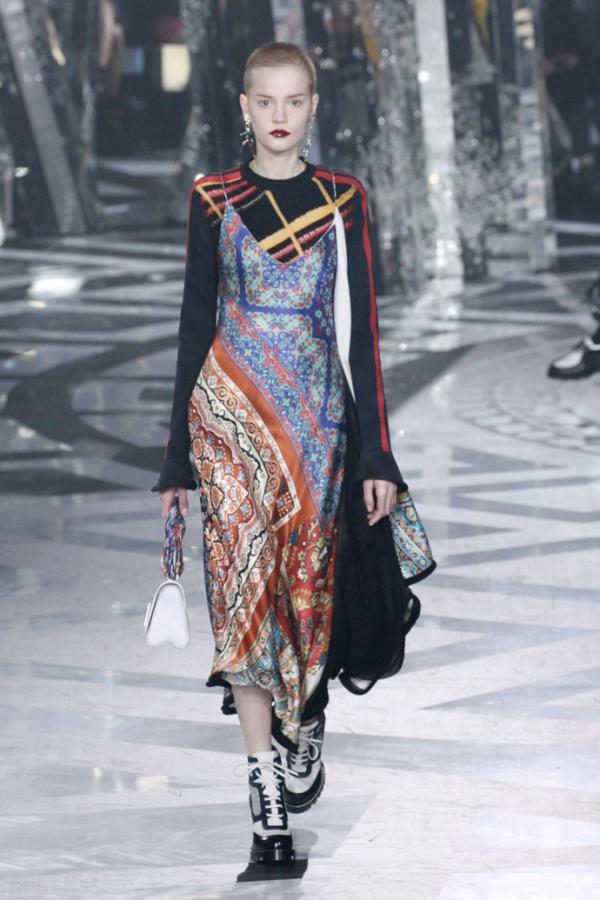 Футуризм в моде. Как проходил показ коллекции Louis Vuitton (ФОТО)