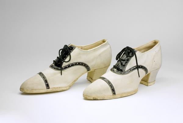 Эволюция дизайна кроссовок за 200 лет (ФОТО)