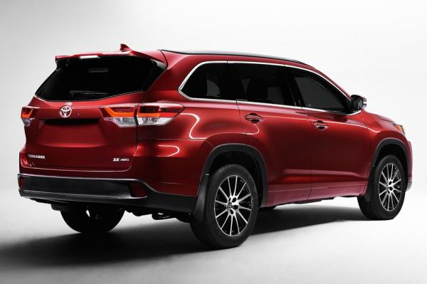 Toyota покажет новое лицо Highlander (ФОТО)
