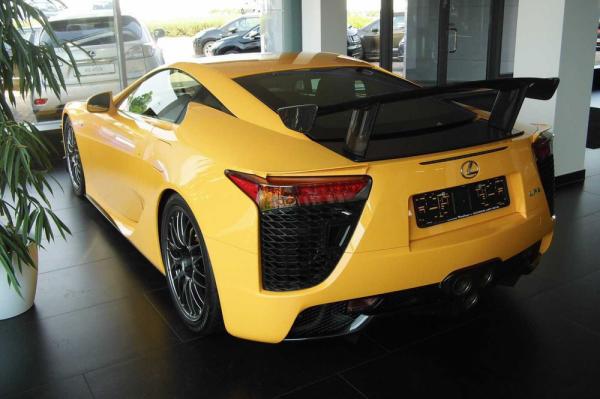 В Германии выставили на продажу самый дорогой в истории Lexus (ФОТО)