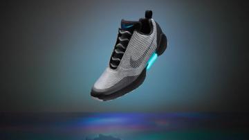 Компания Nike анонсировала новые кроссовки HyperAdapt 1.0 (ВИДЕО)