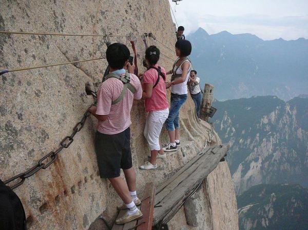 Самая опасная пешая тропа в мире (ФОТО)
