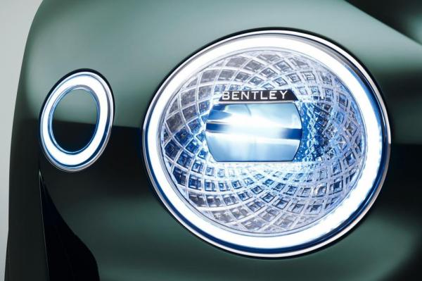 Специалисты оснастили Bentley голографическим дворецким (ФОТО)