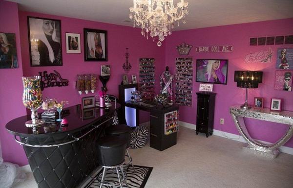 Детская мечта. 42-летняя мать пятерых детей превратила себя в Барби (ФОТО)