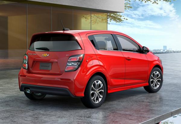 Chevrolet "зарядил" хэтчбек и седан Sonic (ФОТО)