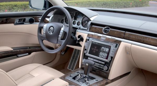Компания Volkswagen сняла с производства седан Phaeton (ФОТО)