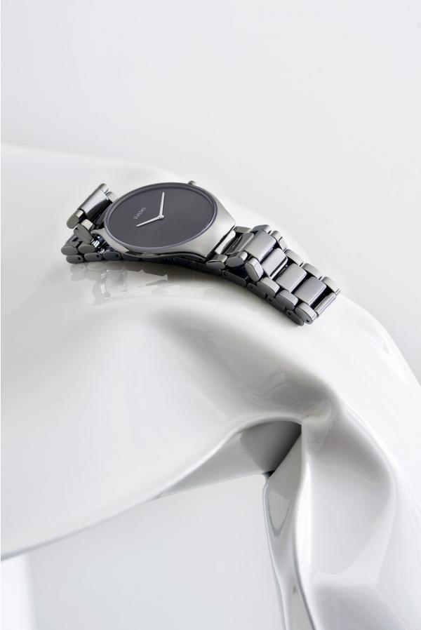 Суровый минимализм. Rado представил ультратонкие часы (ФОТО)