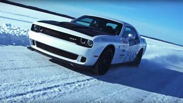Dodge Challenger Hellcat обновил мировой рекорд скорости на льду (ВИДЕО)