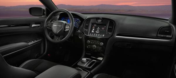 Компания Chrysler показала спортивную версию седана 300S (ФОТО)