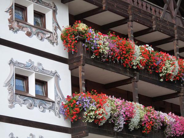 10 прекрасных цветочных балконов (ФОТО) 