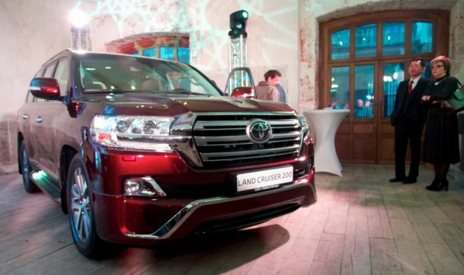Toyota официально представила Land Cruiser 200 (ФОТО)