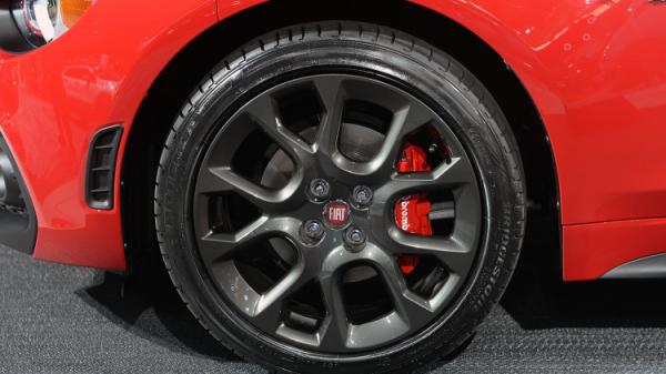Fiat представил "заряженную" версию родстера 124 Spider (ФОТО)