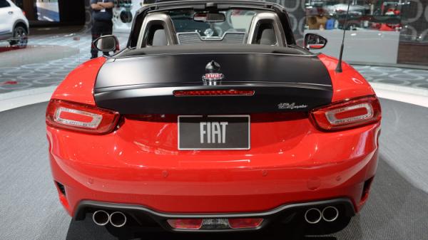 Fiat представил "заряженную" версию родстера 124 Spider (ФОТО)
