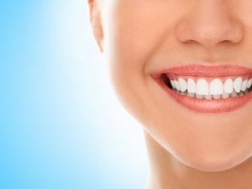 10 способов отбелить зубы в домашних условиях