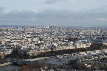 Чудесный вид: как выглядит Париж с Эйфелевой башни (ФОТО)