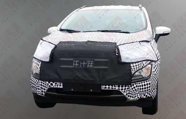 Обновленный кроссовер Ford EcoSport попал в объективы фотошпионов (ФОТО)