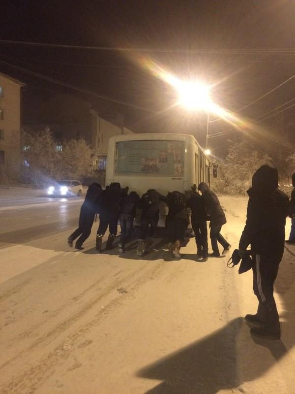 Городская романтика. Суровые реалии общественного транспорта (ФОТО) Городская романтика. Суровые реалии общественного транспорта (ФОТО)