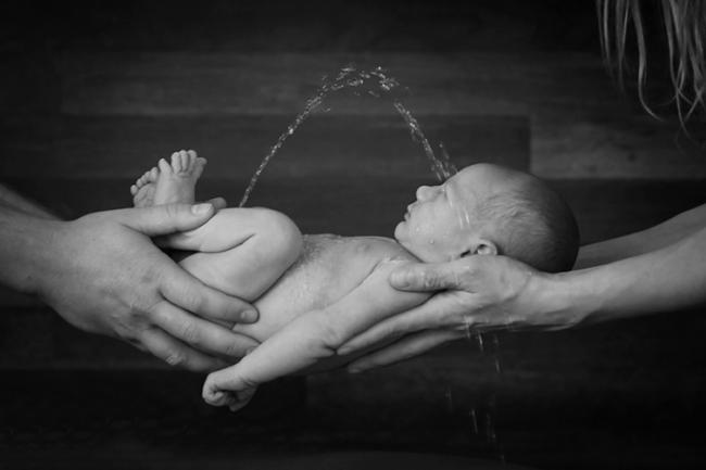 17 младенцев, испортивших идеальную фотосессию своих родителей (ФОТО)