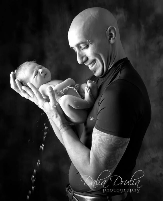17 младенцев, испортивших идеальную фотосессию своих родителей (ФОТО)