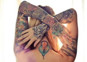 Татуировки сохраняются на теле из-за реакции организма как на угрозу инфицирования, - ученые