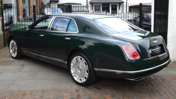 В Великобритании выставили на продажу настоящий королевский автомобиль (ФОТО)
