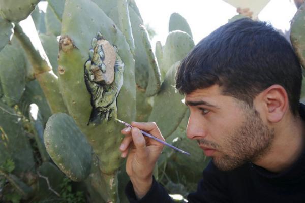 Палестинский художник пишет картины на кактусах (ФОТО)