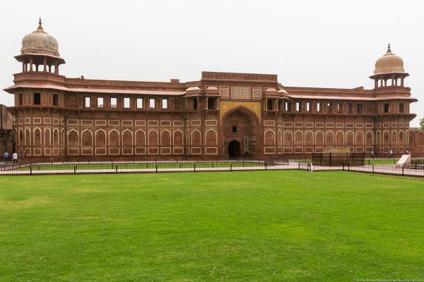 Резиденция правителей: знаменитый Красный форт в индийском городе Агра (ФОТО)