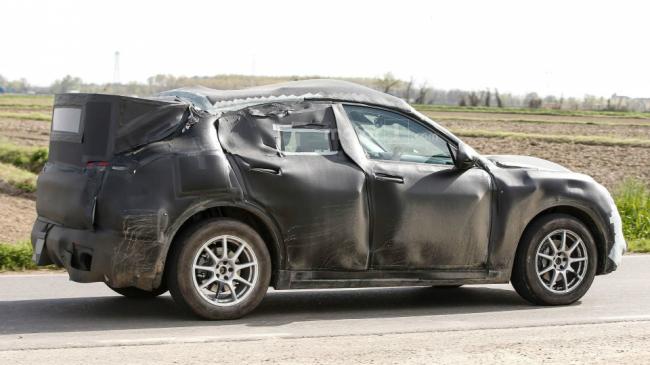 В Сети появились «живые» снимки первого кроссовера Alfa Romeo (ФОТО)