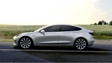 Компания Tesla продолжает бить рекорды по предзаказам Model 3