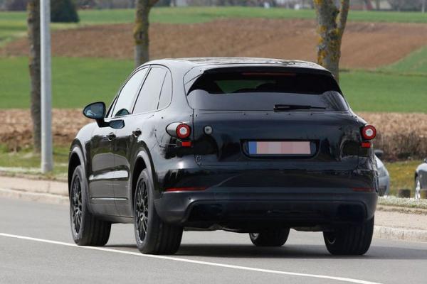 В сети появились шпионские снимки нового Porsche Cayenne (ФОТО)