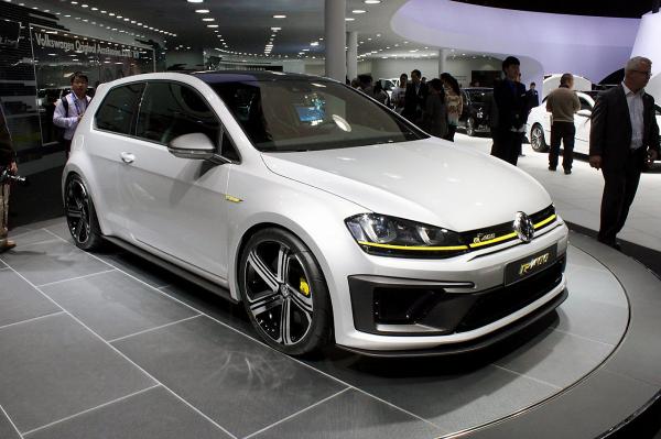 Volkswagen готовится к презентации хот-хэтча Golf R 400 (ФОТО)