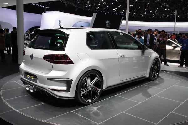 Volkswagen готовится к презентации хот-хэтча Golf R 400 (ФОТО)