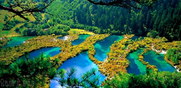 Озеро Пяти Цветов - большая тайна загадочного водоема (ФОТО)