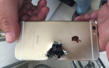 iPhone остановил пулю и спас жизнь своему владельцу (ФОТО)