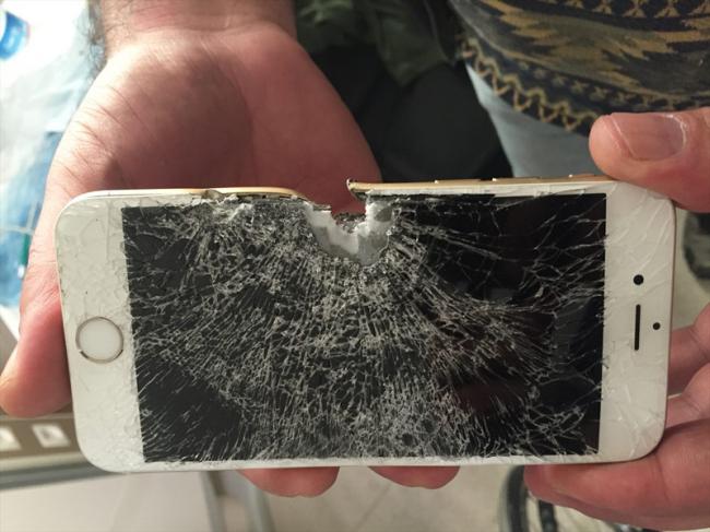 iPhone остановил пулю и спас жизнь своему владельцу (ФОТО)