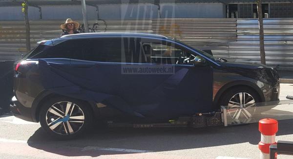 В Сети появился снимок нового кроссовера Peugeot (ФОТО)
