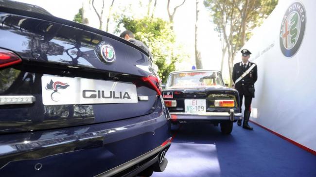 Alfa Romeo подарила итальянцам полицейские автомобили (ФОТО)