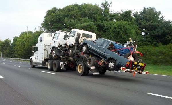 Наглядный пример: как не надо перевозить автомобили (ФОТО)