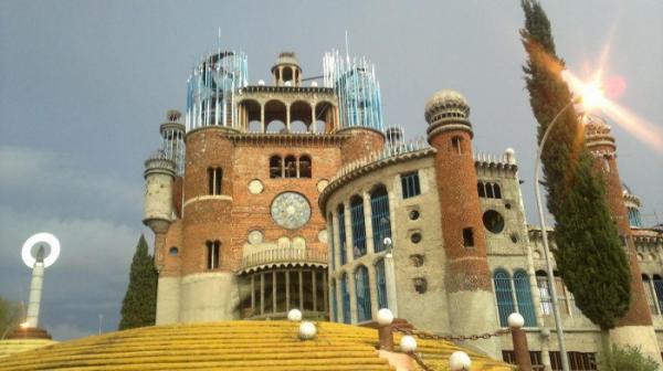 88-летний испанец в одиночку строит целый храм собственными руками (ФОТО)