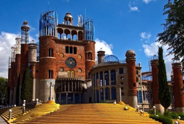 88-летний испанец в одиночку строит целый храм собственными руками (ФОТО)