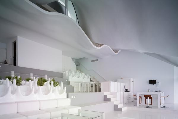 Образ морской волны над Средиземным морем: необычный жилой дом в Испании (ФОТО)